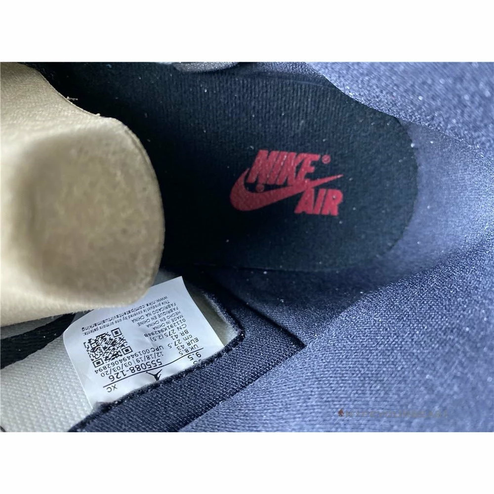 Air Jordan 1 High ‘Light Smoke Grey’