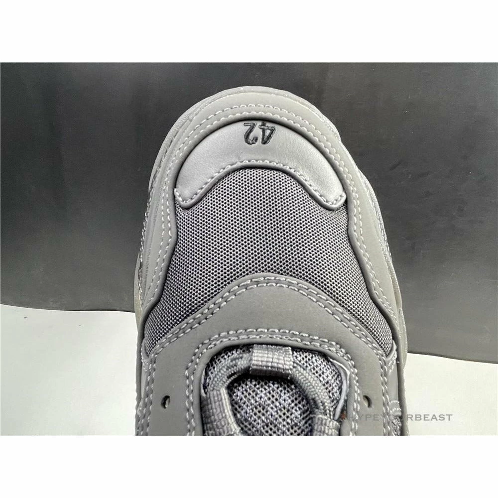 hypeyourbeast Ba*len*cia*ga triple s bcg triple s matte grey